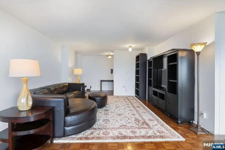 1 Claridge Drive 806, Verona, NJ 07044 - Image #3