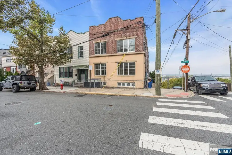 183 Thorne Street, Jersey City, NJ 07307 - Image #3