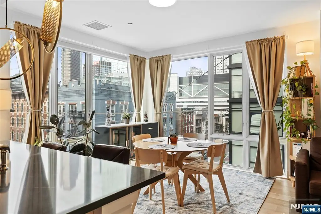 348 Baldwin Avenue 402, Jersey City, NJ 07306 - Image #1