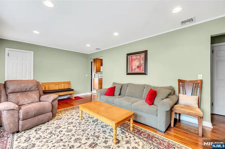 22 Chestnut, Bloomingdale, NJ 07403 - Image #3