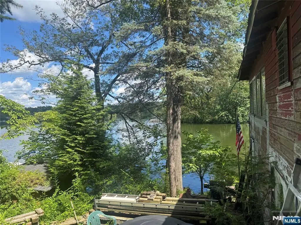 151 Pine Tree Road, Bloomingdale, NJ 07403 - Image #1