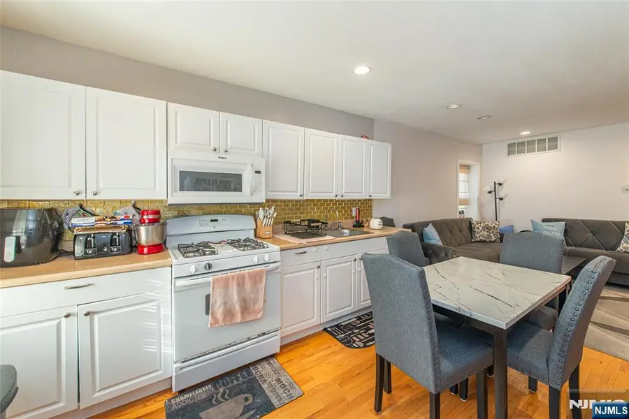 76 Mohawk Avenue, Hawthorne, NJ 07506 - Image #2