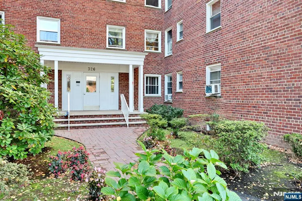 326 N Bridge Plaza 1I, Fort Lee, NJ 07024 - Image #1