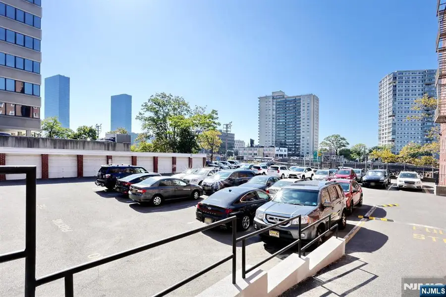 326 N Bridge Plaza 1I, Fort Lee, NJ 07024 - Image #3