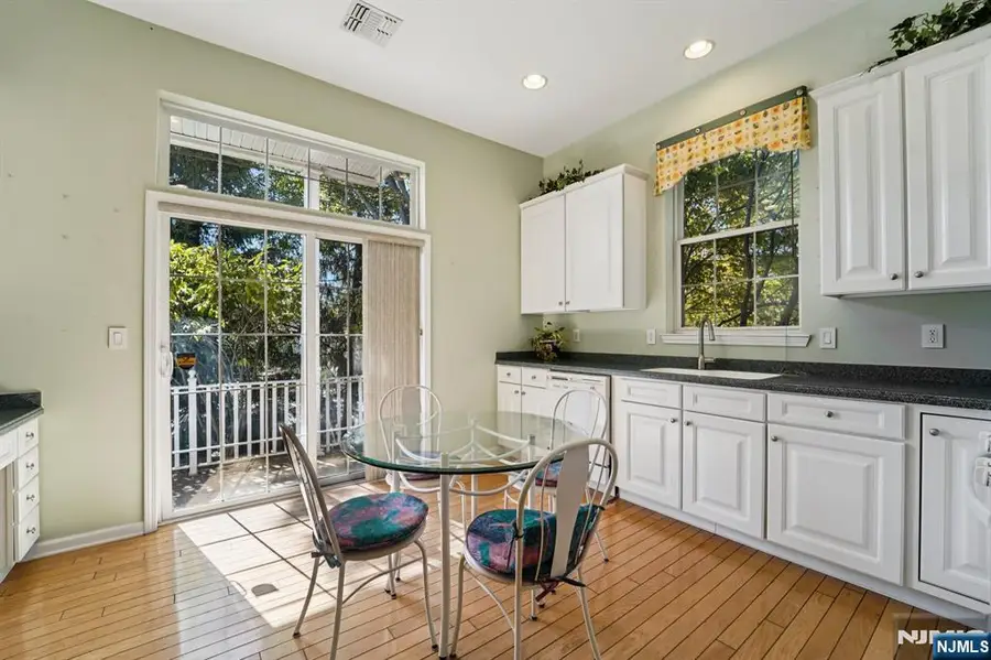 801 Four Seasons Drive, Wayne, NJ 07470 - Image #3