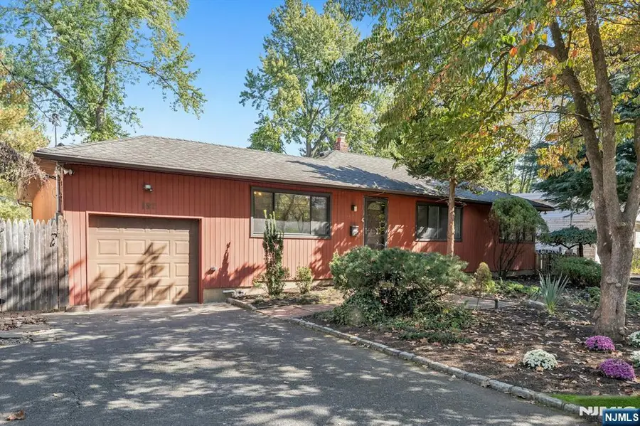 192 Valley Road, River Edge, NJ 07661 - Image #2