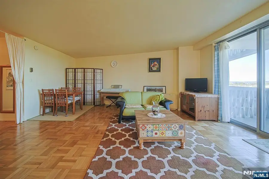 2000 Linwood Avenue 10E, Fort Lee, NJ 07024 - Image #3