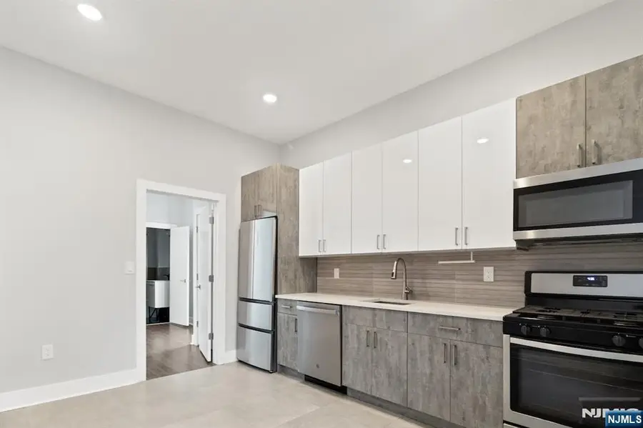 21 Hancock Avenue 3, Jersey City, NJ 07307 - Image #3