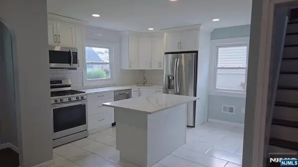 29 Stansfield Place, North Haledon, NJ 07508