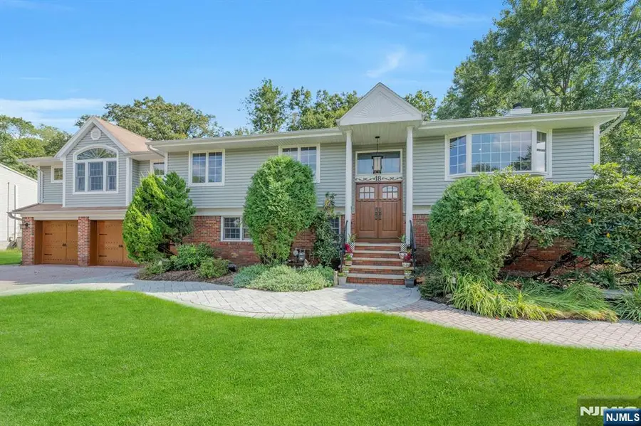 18 Bayberry Drive, Montvale, NJ 07645 - Image #2