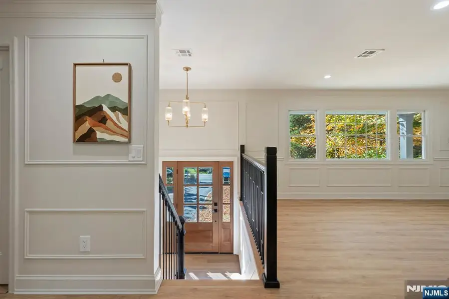 326 Runnymede Road, Essex Fells, NJ 07021 - Image #2