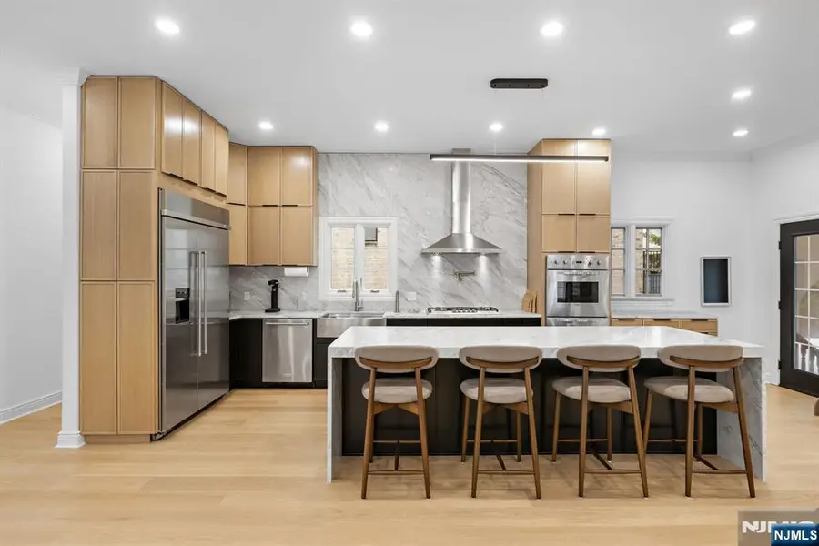 801 W End Avenue, Cliffside Park, NJ 07010 - Image #2