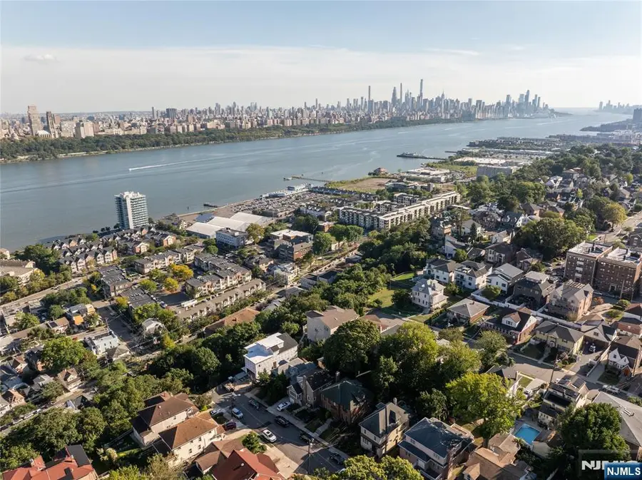 1 Knox Avenue, Cliffside Park, NJ 07010 - Image #3