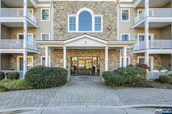 5 Tenakill Park 217, Cresskill, NJ 07626