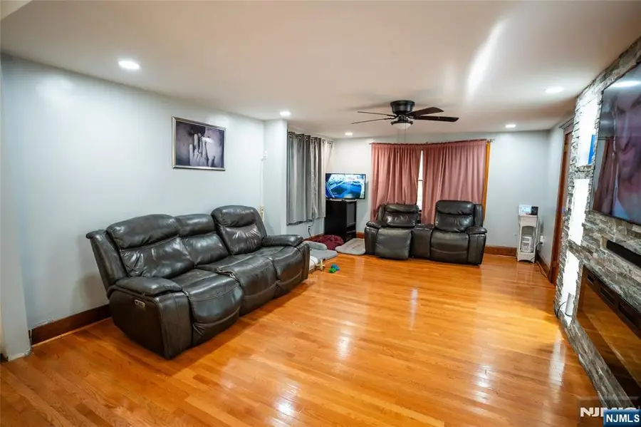 196 Hayward Place, Wallington, NJ 07057 - Image #3