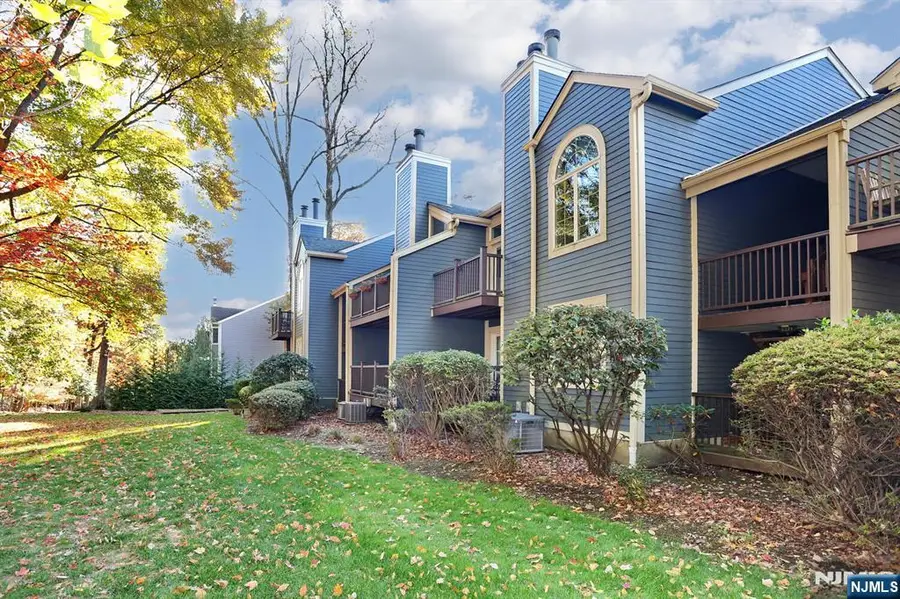 121 Surrey Court, Ramsey, NJ 07446 - Image #2