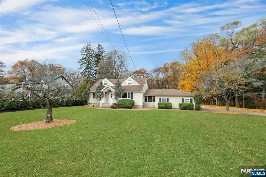 916 Colonial Road, Franklin Lakes, NJ 07417 - Image #2