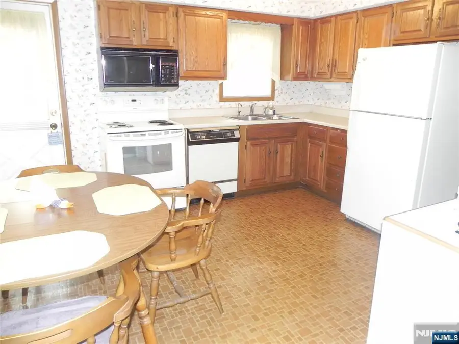 453 Liberty Street 14, Little Ferry, NJ 07643 - Image #3