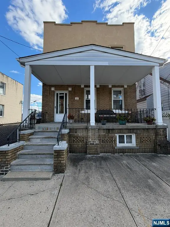 10 Farnham Avenue, Garfield, NJ 07026