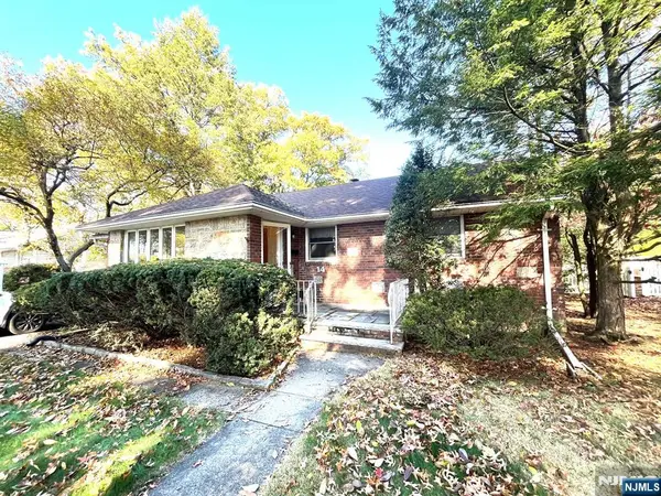 14 Oaklynn Place, Glen Rock, NJ 07452