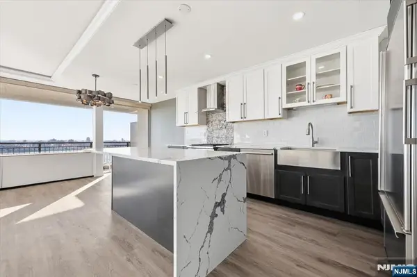 4 Horizon Road 1006, Fort Lee, NJ 07024