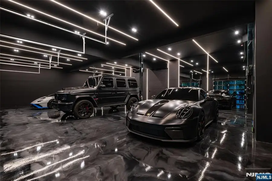 8 Flintlock Court, Totowa, NJ 07512 - Image #3