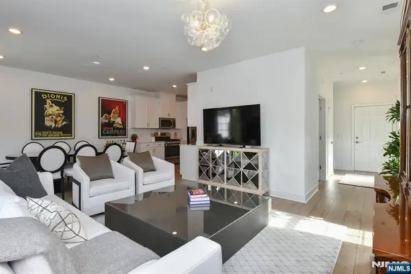 58 Harvest Way, Little Falls, NJ 07424