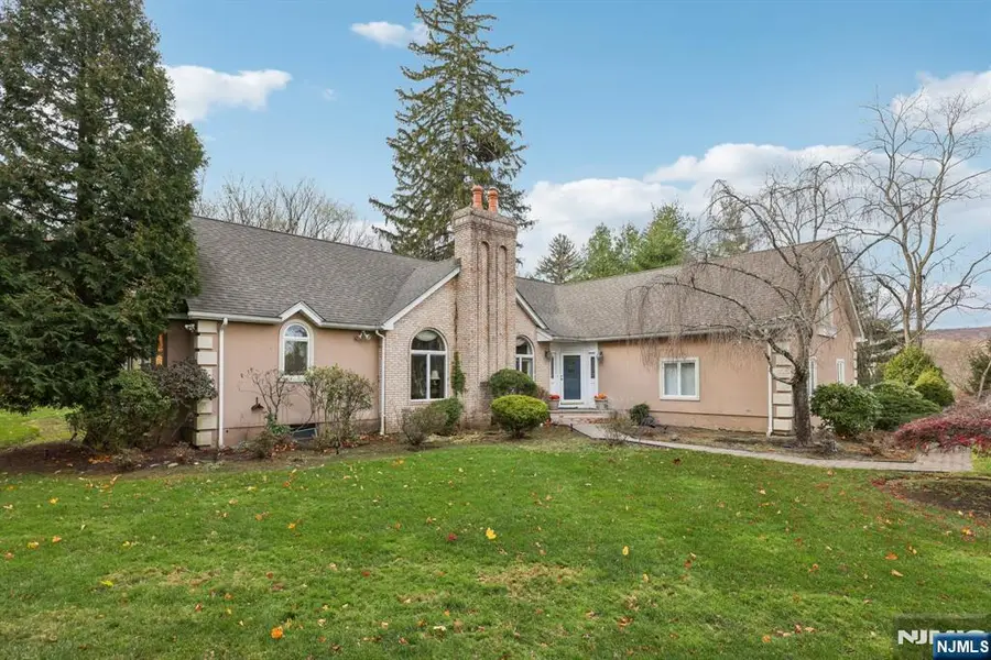 2 Crocker Mansion Drive, Mahwah, NJ 07430 - Image #2