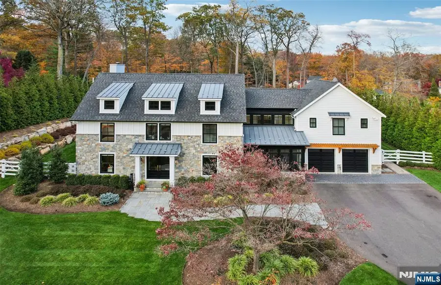 22 Oakwood Road, Allendale, NJ 07401 - Image #2