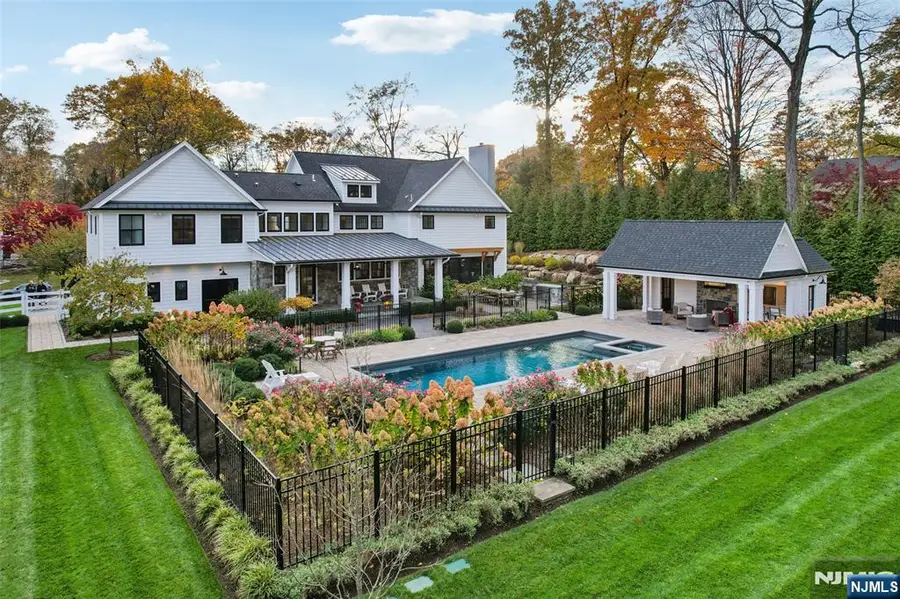 22 Oakwood Road, Allendale, NJ 07401 - Image #3