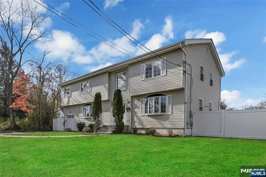 165 Mohawk Drive, River Edge, NJ 07661 - Image #2