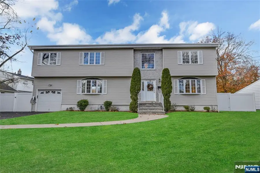 165 Mohawk Drive, River Edge, NJ 07661 - Image #3