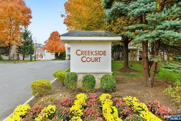 27 Creekside Court, Secaucus, NJ 07094