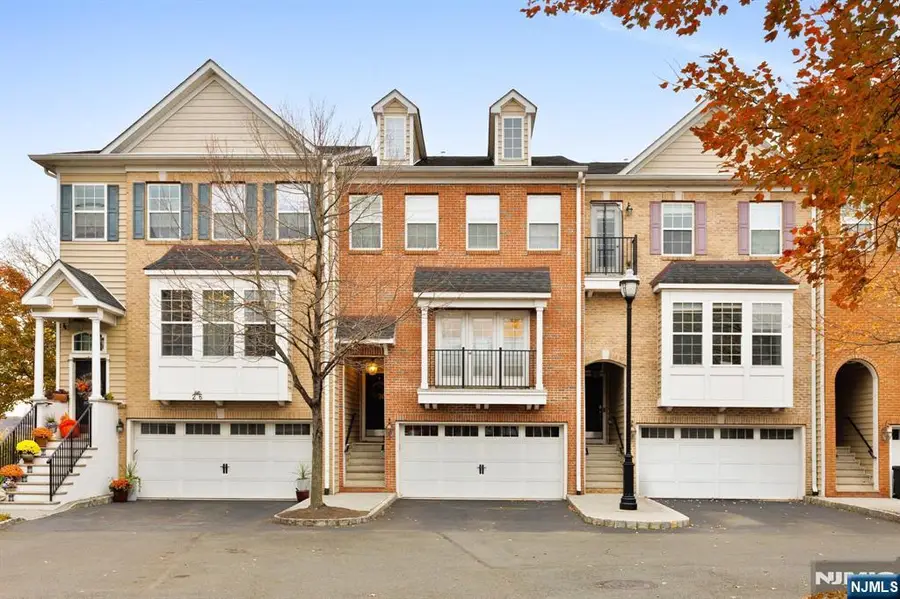 27 Creekside Court, Secaucus, NJ 07094 - Image #2