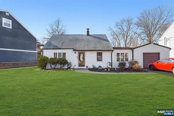 26 Voorhis Place, Pequannock Township, NJ 07444