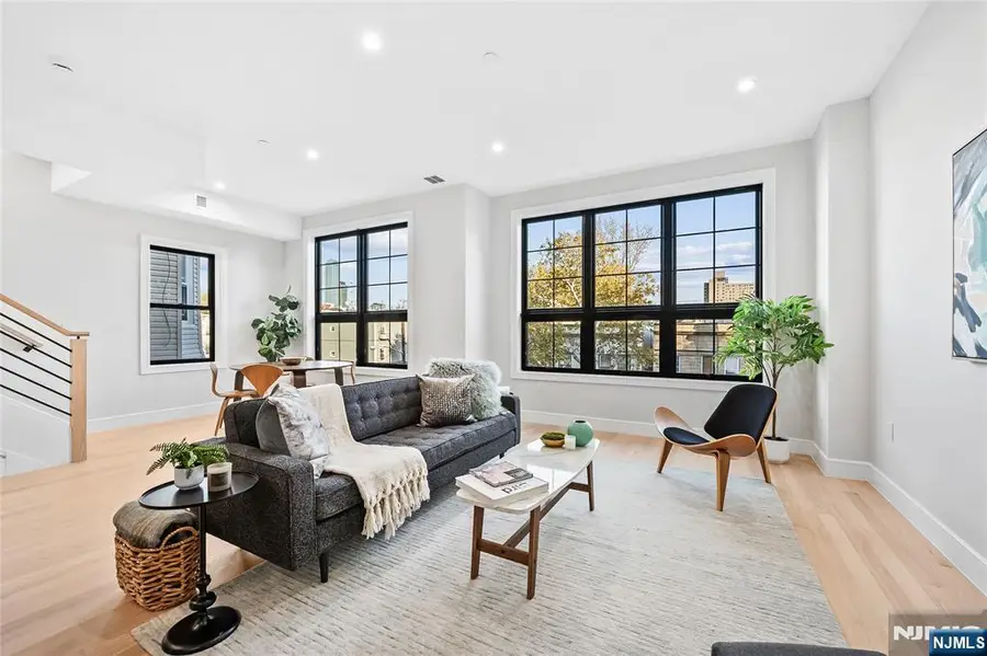 165 Delaware Avenue 3, Jersey City, NJ 07306 - Image #2