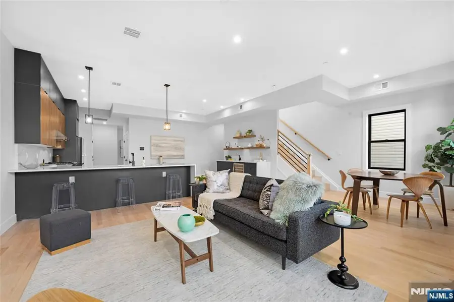 165 Delaware Avenue 3, Jersey City, NJ 07306 - Image #3