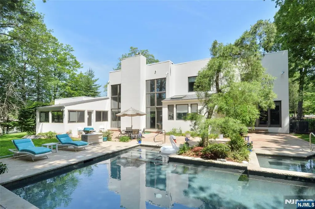 21 Hunter Ridge, Woodcliff Lake, NJ 07677 - Image #1