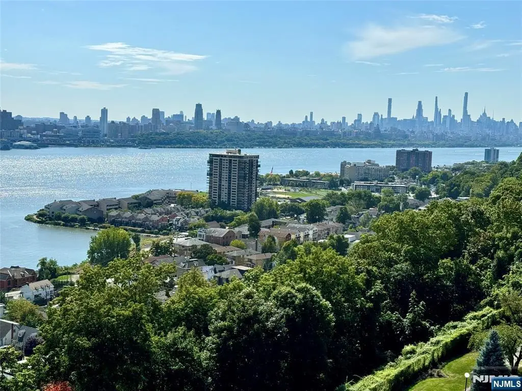 4 Horizon Road #802, Fort Lee, NJ 07024 - Image #1