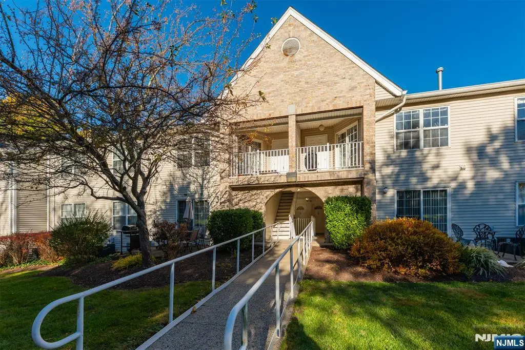 11 Parkside Court, Wayne, NJ 07470 - Image #1