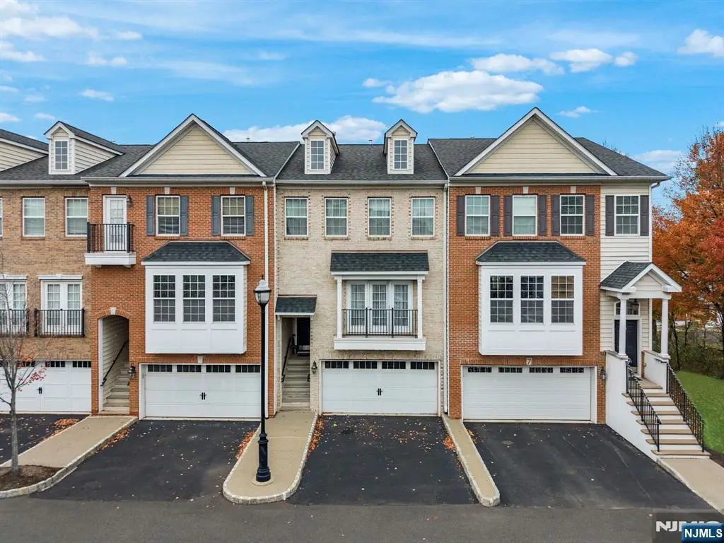 6 Creekside Court, Secaucus, NJ 07094 - Image #1