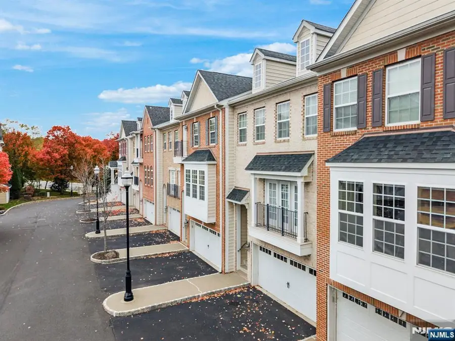 6 Creekside Court, Secaucus, NJ 07094 - Image #2