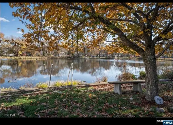 21 Sunrise Avenue, Bloomingdale, NJ 07403