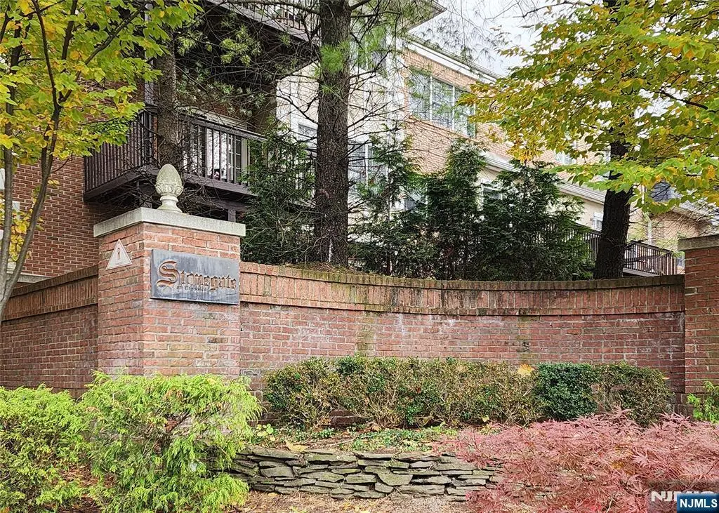 136 Stonegate Trail 37, Cresskill, NJ 07626 - Image #1