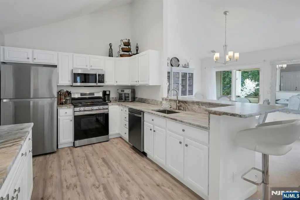 8 Caleb Court 904, Hamburg, NJ 07419 - Image #1