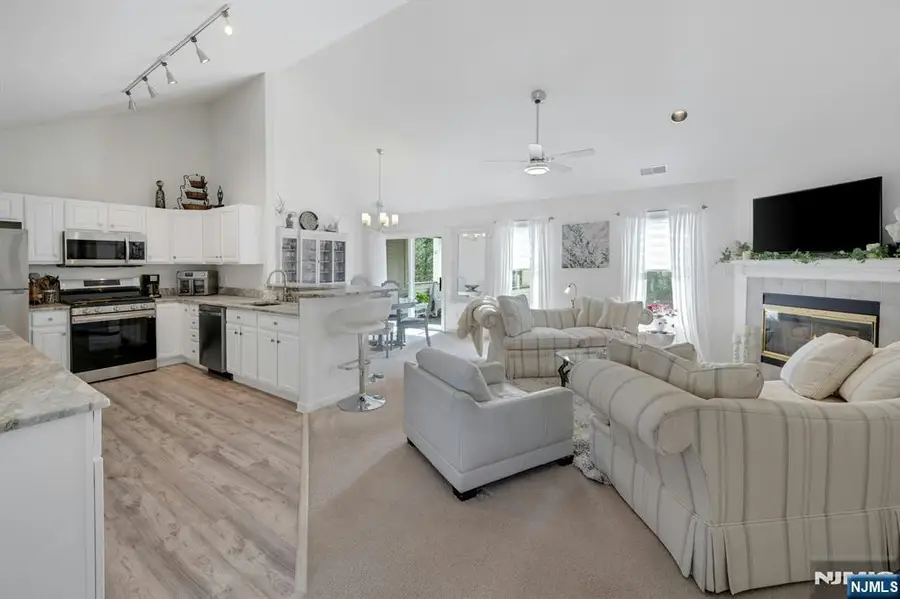 8 Caleb Court 904, Hamburg, NJ 07419 - Image #2