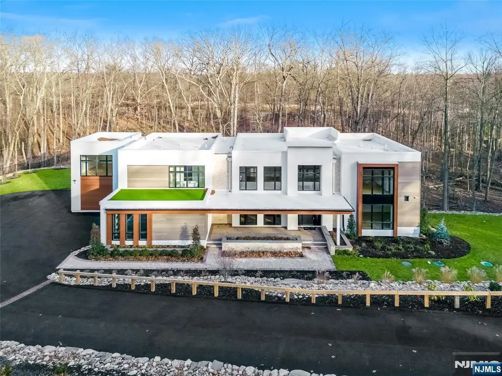 10 Big Ramapo Road, Saddle River, NJ 07458 - Image #1