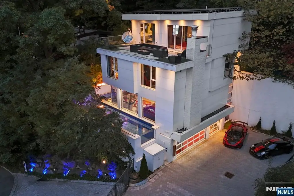 31A Casta Lane, Edgewater, NJ 07020 - Image #1