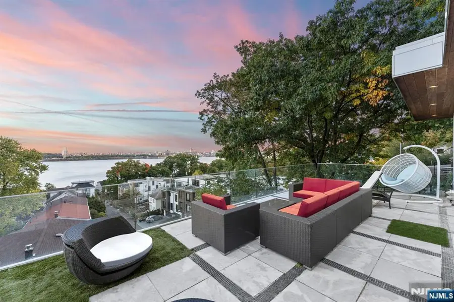 31A Casta Lane, Edgewater, NJ 07020 - Image #2