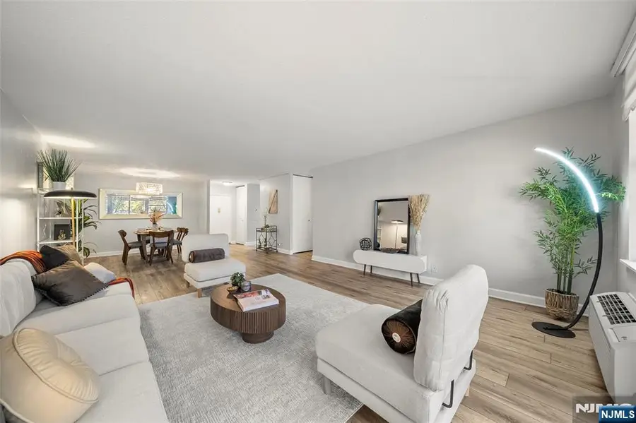 200 Grand Cove Way 3G, Edgewater, NJ 07020 - Image #3